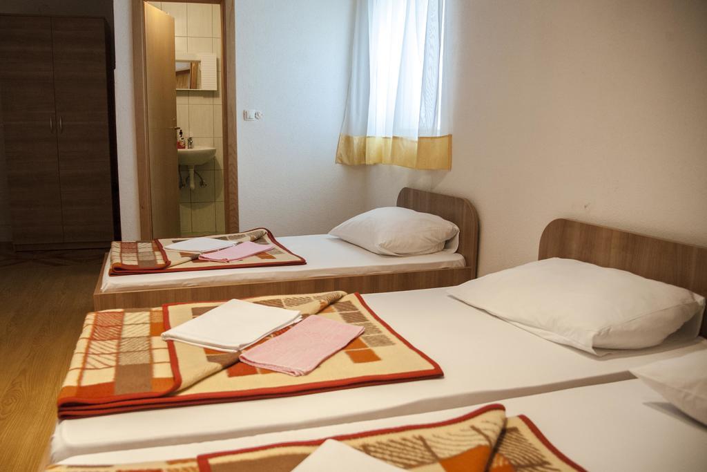 Hotel Pansion Danijel à Međugorje Extérieur photo